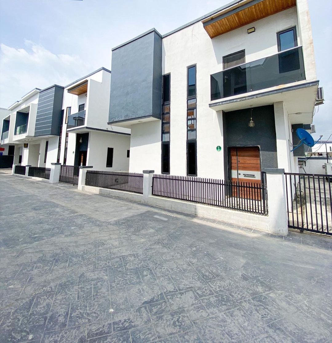 3 Bedroom Semi Detached Duplex with Fitted Kitchen