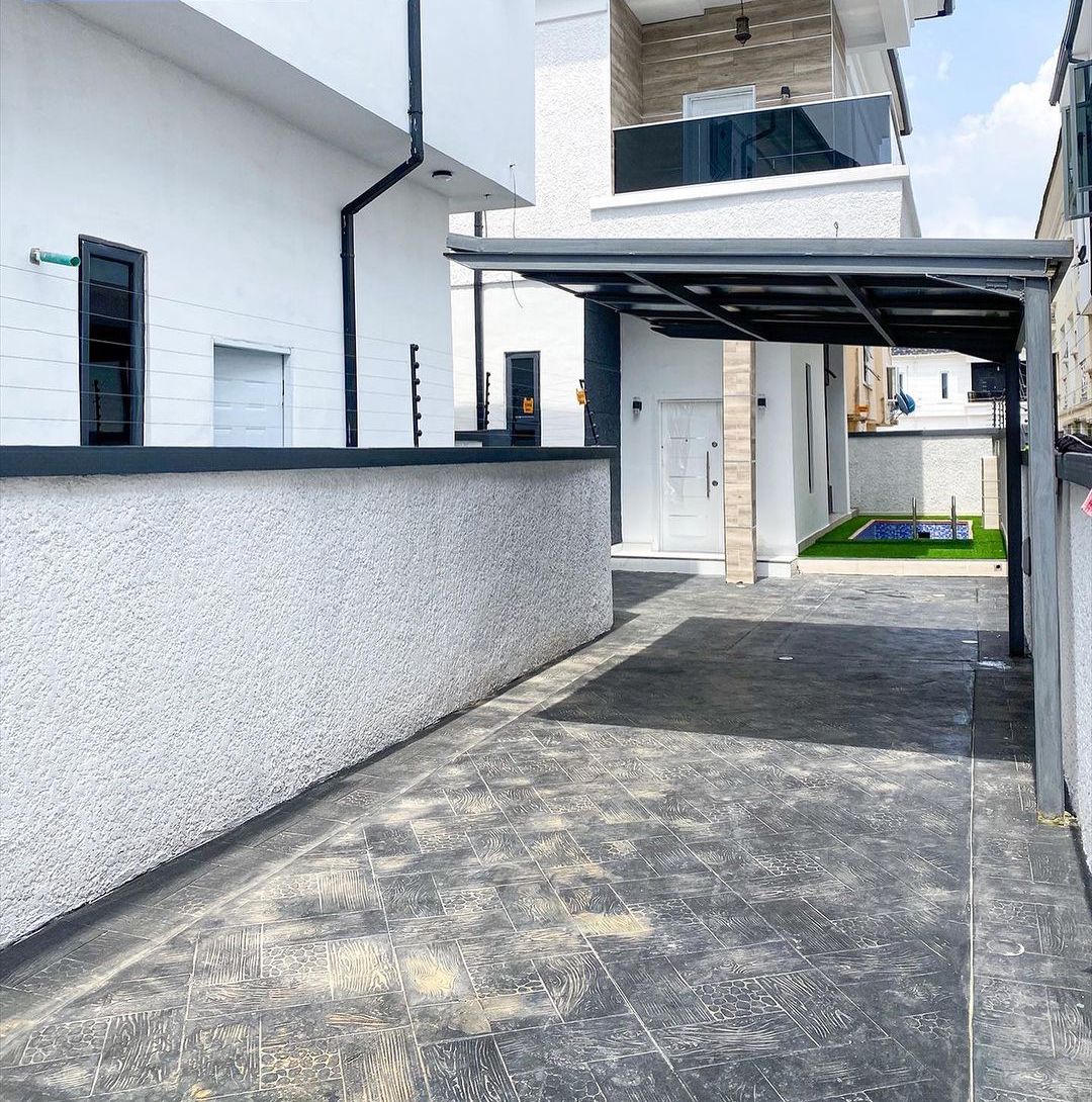 4 Bedroom Fully Detached Duplex