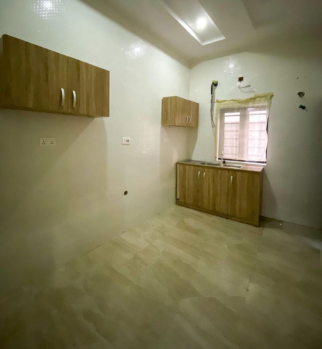 2 Bedroom Apartment with Fitted Kitchen