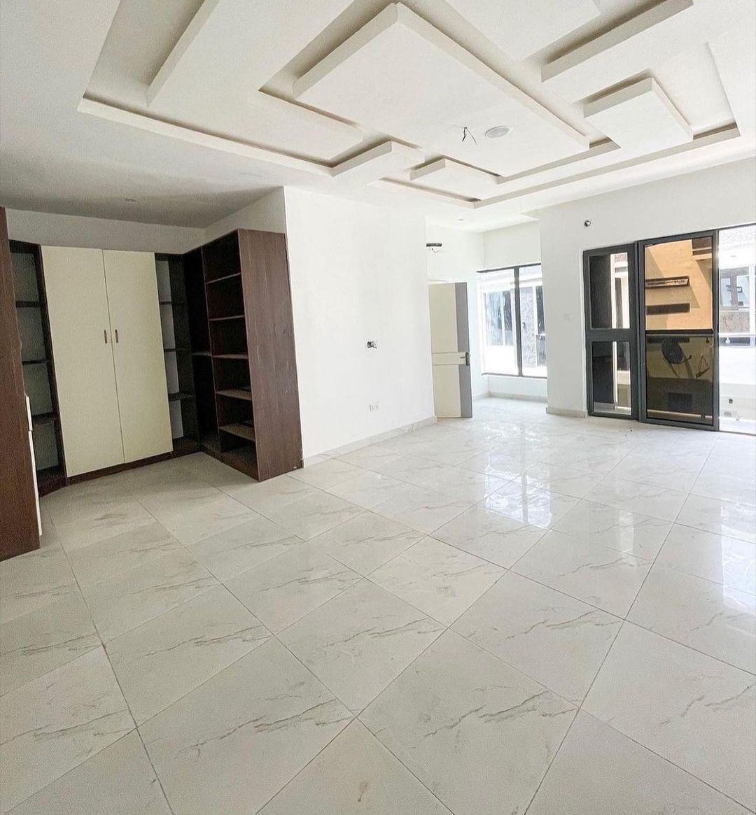 4 Bedroom Terrace Duplex with Fitted Kitchen