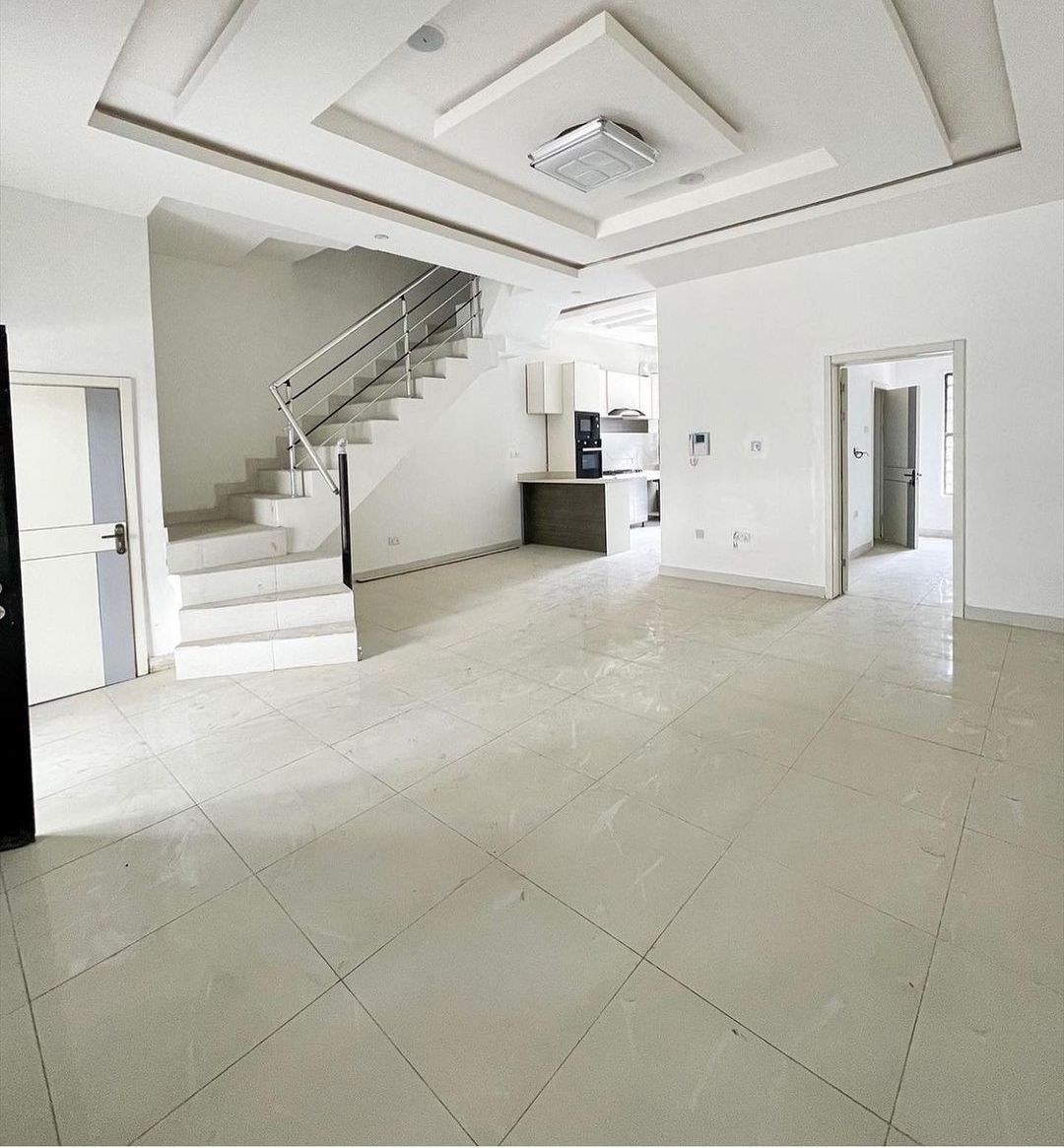 4 Bedroom Terrace Duplex with Fitted Kitchen