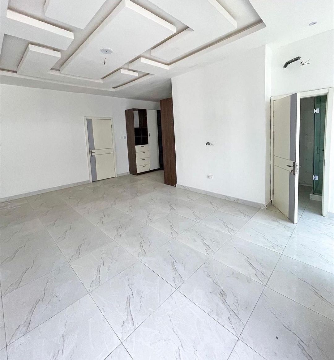 4 Bedroom Terrace Duplex with Fitted Kitchen