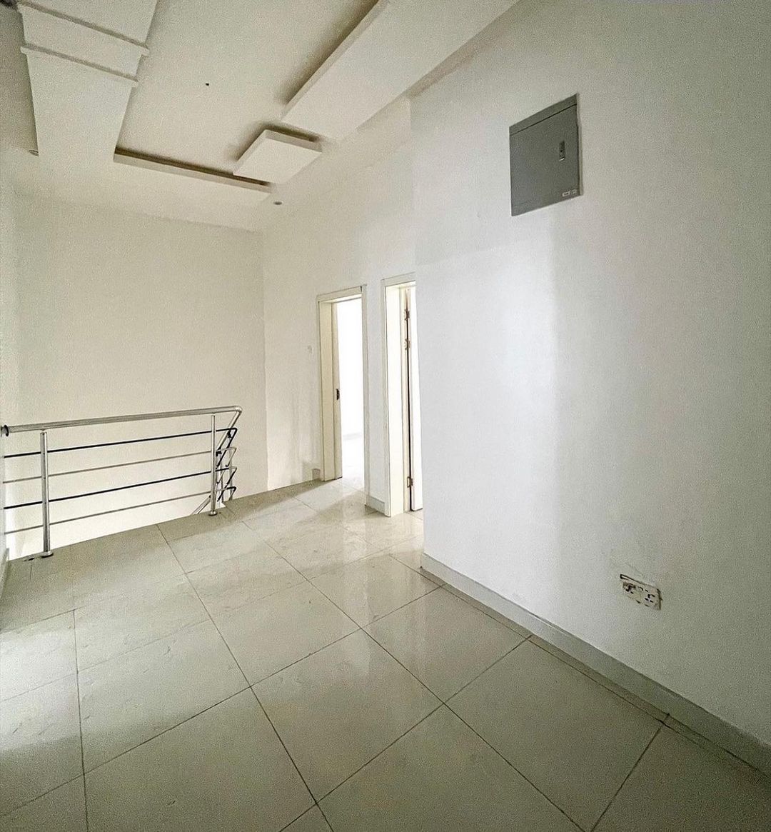 4 Bedroom Terrace Duplex with Fitted Kitchen