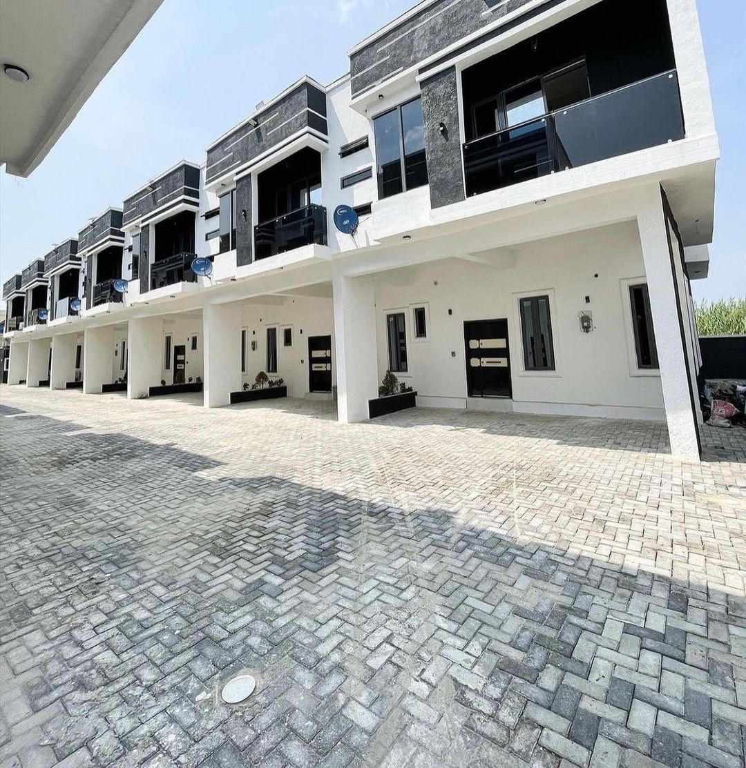 4 Bedroom Terrace Duplex with Fitted Kitchen