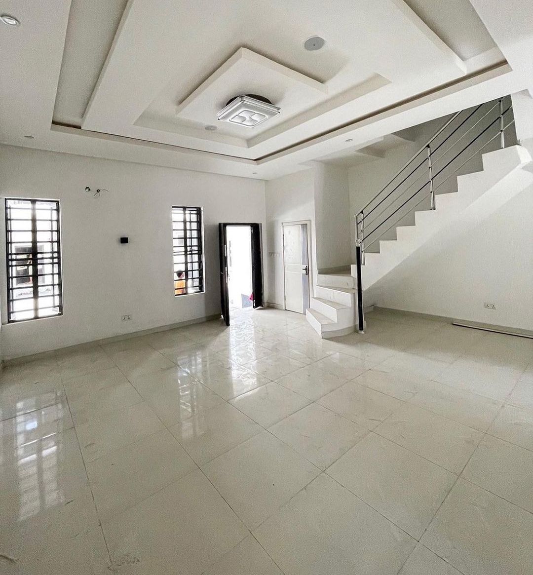 4 Bedroom Terrace Duplex with Fitted Kitchen