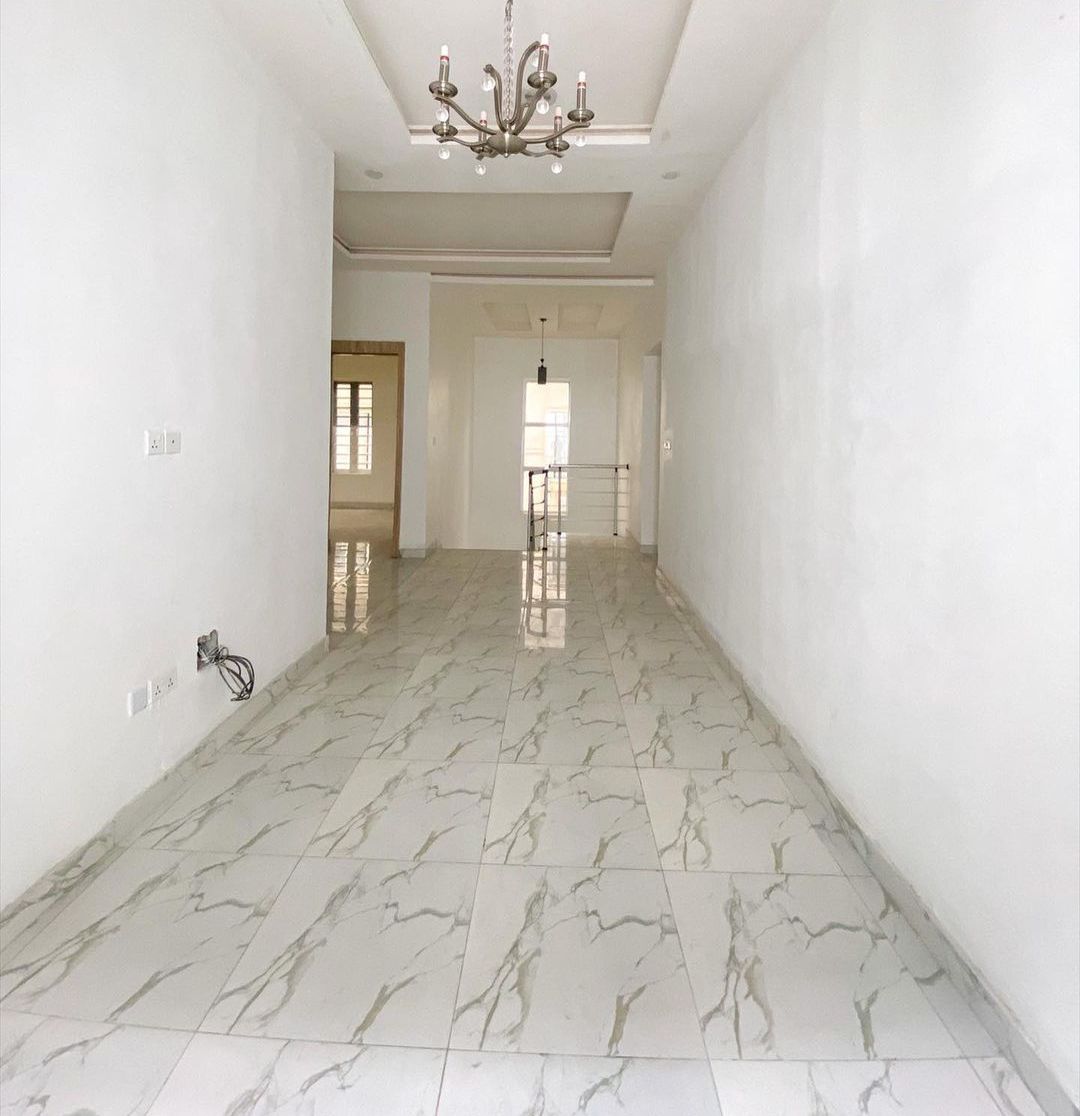 5 Bedroom Duplex with Fitted Kitchen