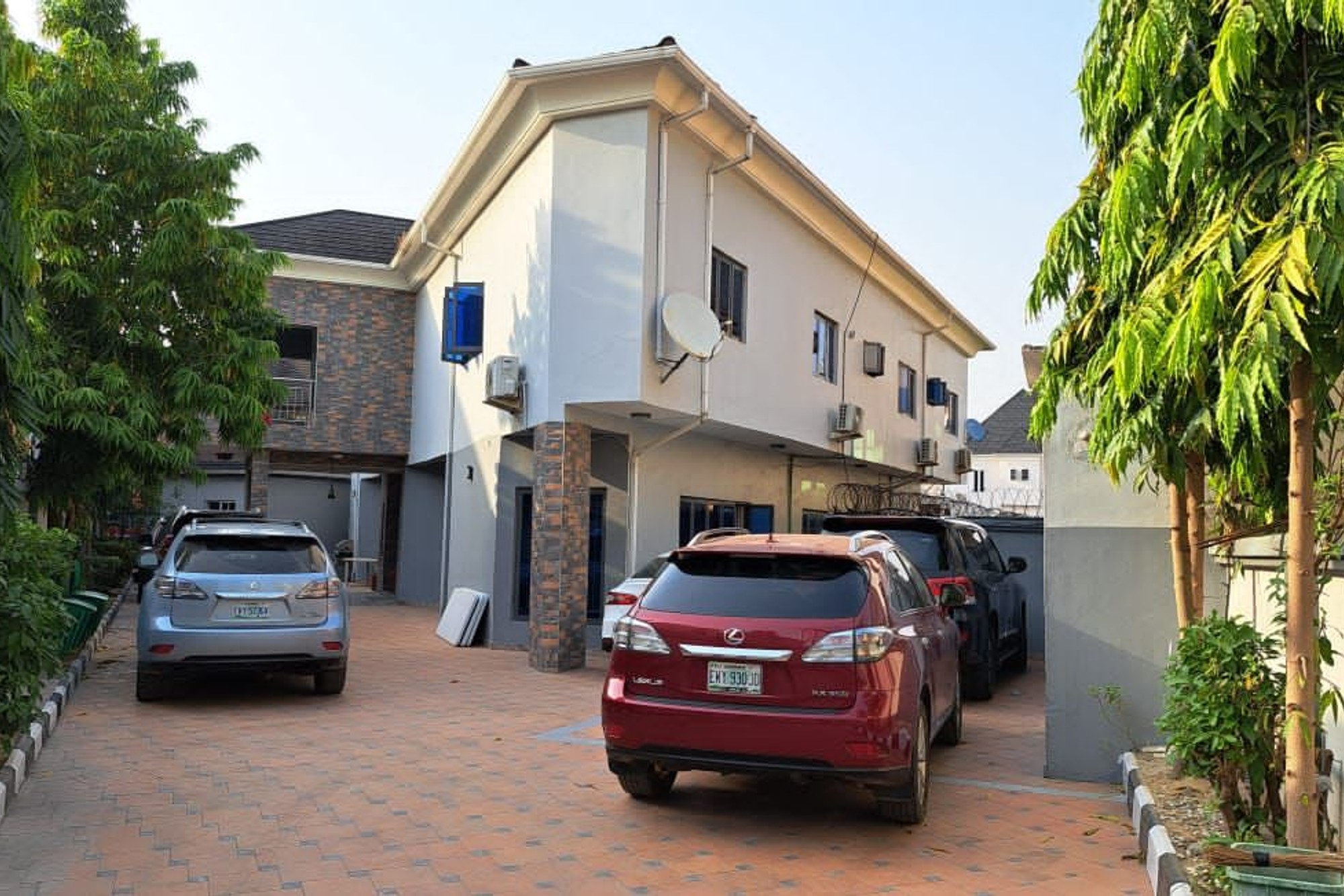 5 Bedroom Detached Duplex with 2 BQ For Rent – Luxury Home