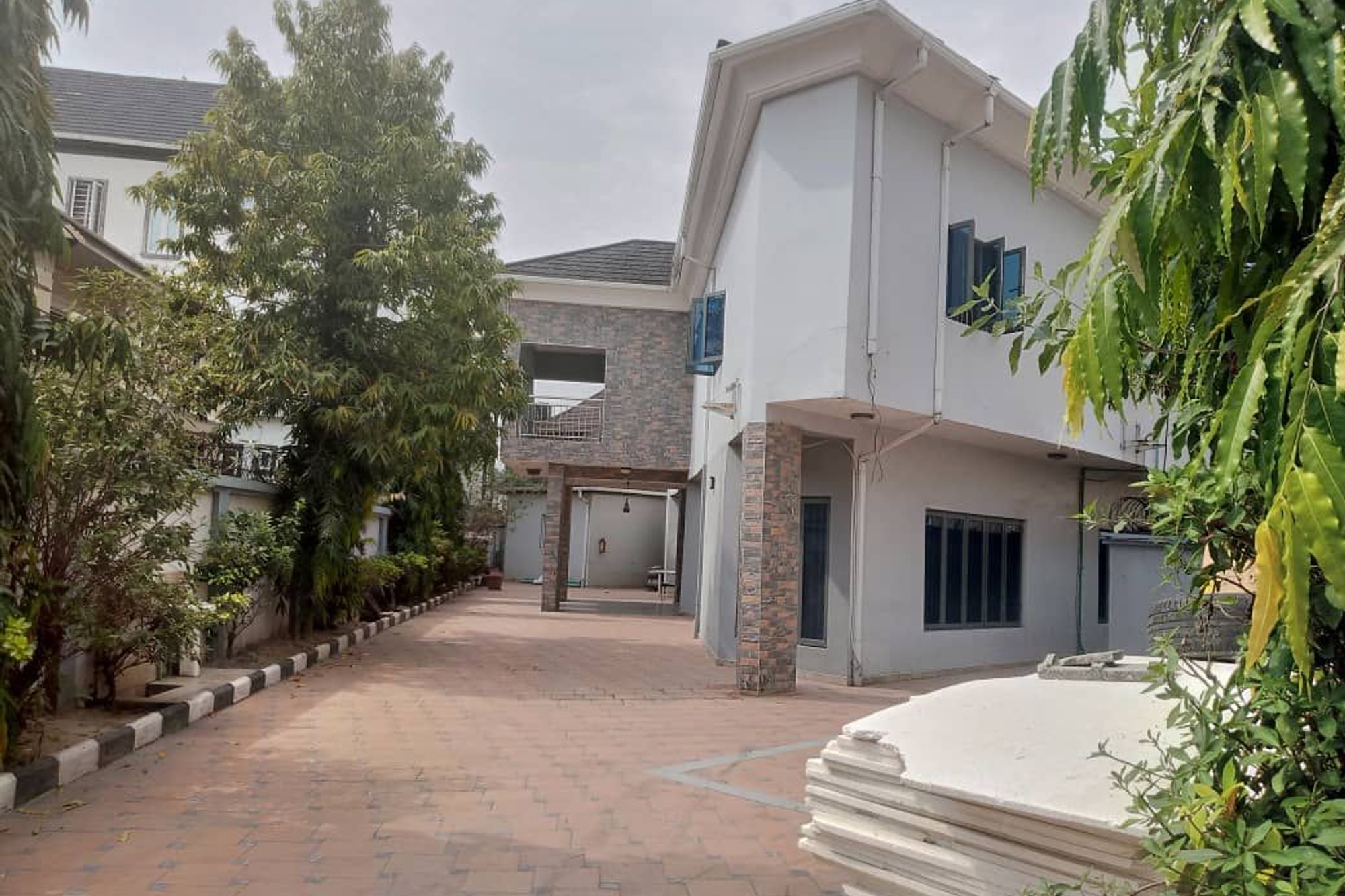 5 Bedroom Detached Duplex with 2 BQ For Rent – Luxury Home