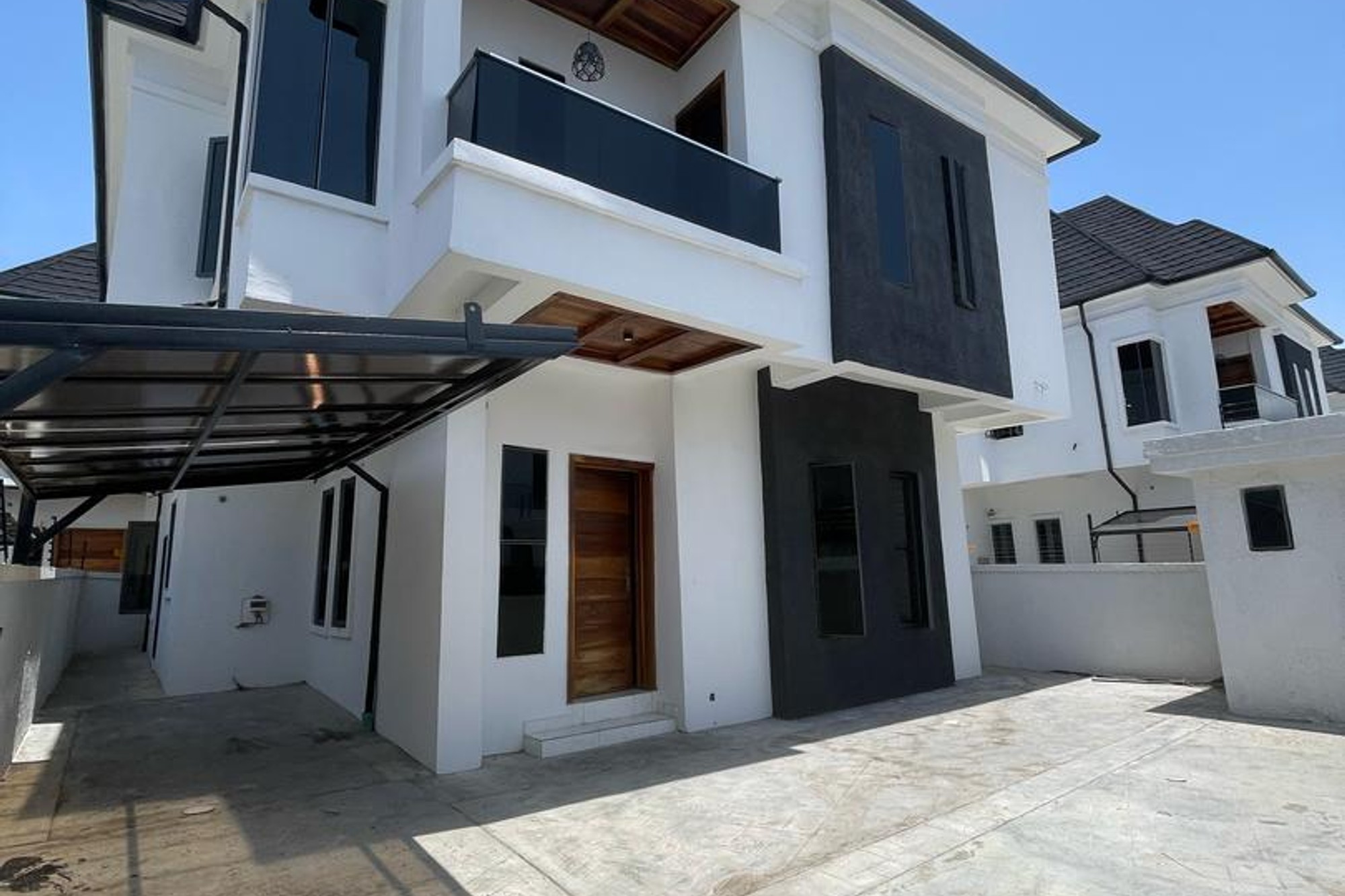 Luxurious 5 Bedroom Duplex For Rent – Premium Finish